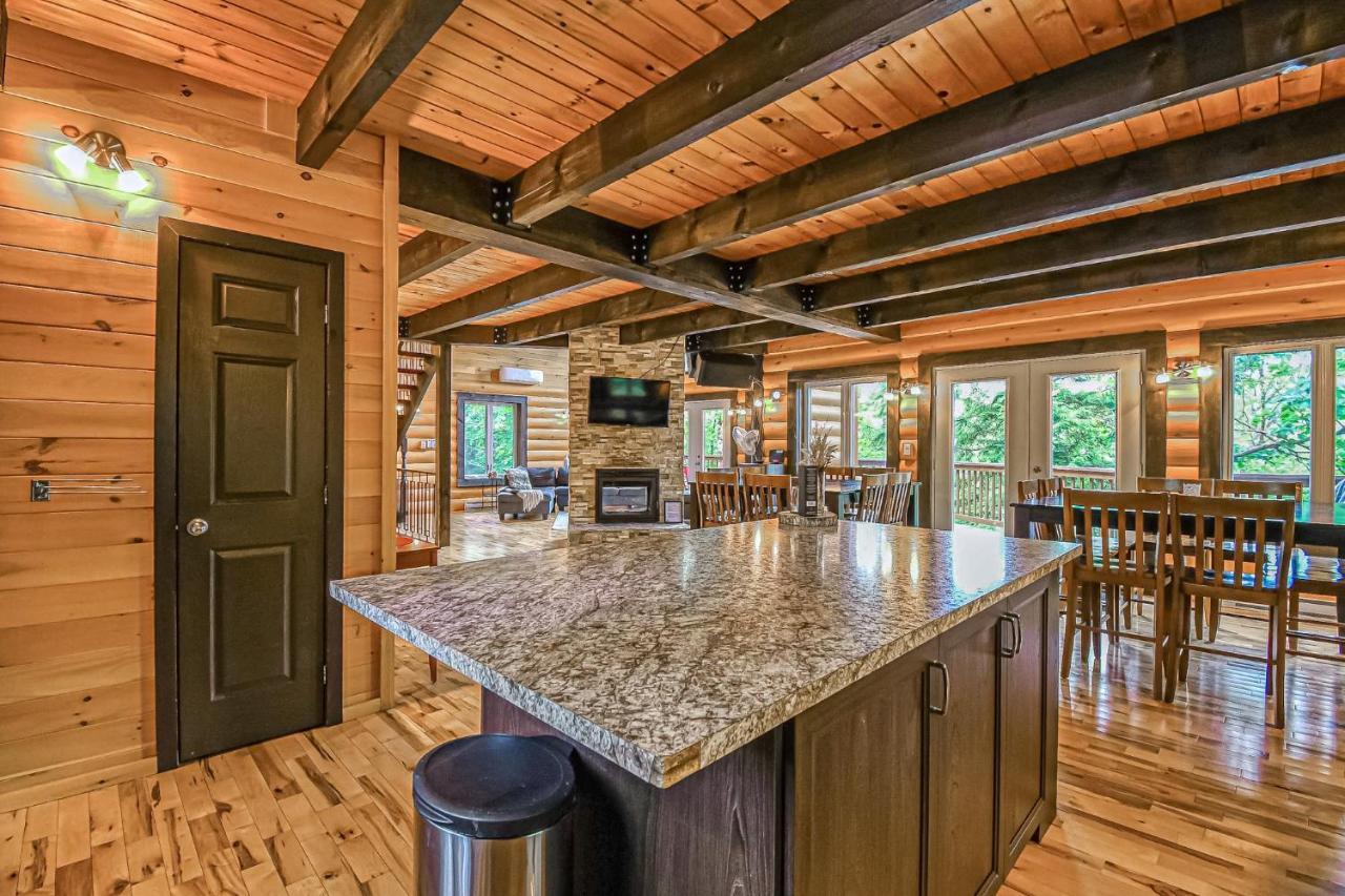 Brown Bear Lodge Brownsburg Exterior foto